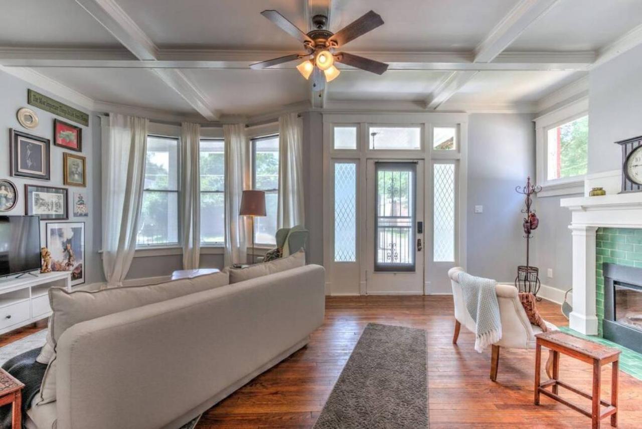 Elegant Colonial With Lovely Details And Character 孟菲斯 外观 照片